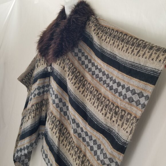 Collection Eighteen Women Poncho Faux Fur Neckline Stripes Aztec Shawl Brown Tan - Picture 3 of 16